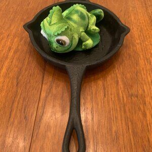 Cosplay Costume Rapunzel Tangled Bundle Frying Pan Prop & Shoulder Plush Pascal